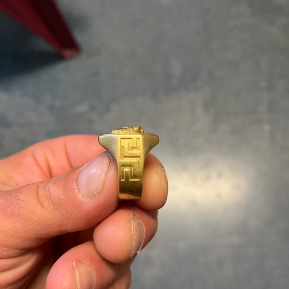 Solid 18k gold Versace ring - Picture 4 of 5
